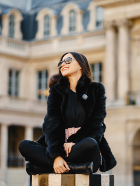 Girl Sitting At A Landmark In Paris Vmk93tx.png